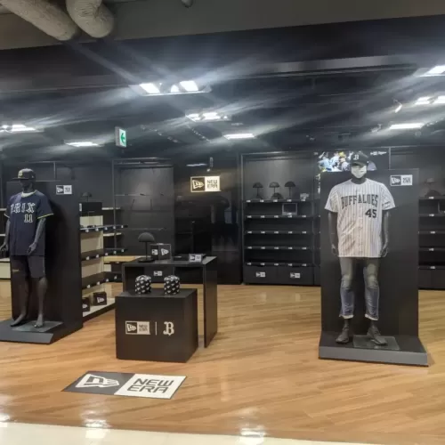 NEW ERA（ニューエラ）　シート貼り・アクリル看板のサムネイル