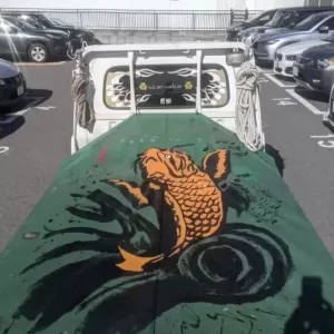 会社の車のホロに絵を描きました。のサムネイル
